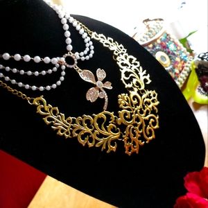 Rhinestone 4-Leaf Clover charm with Gold vines necklace statement piece set.